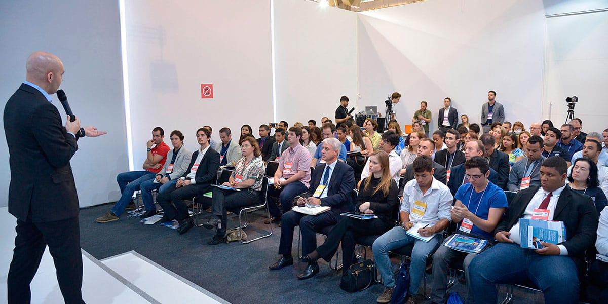 Comportamento fora do ambiente de trabalho é relevante para as empresas